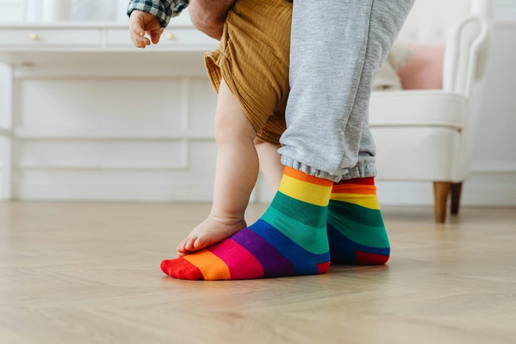 Baby kruipen tot lopen